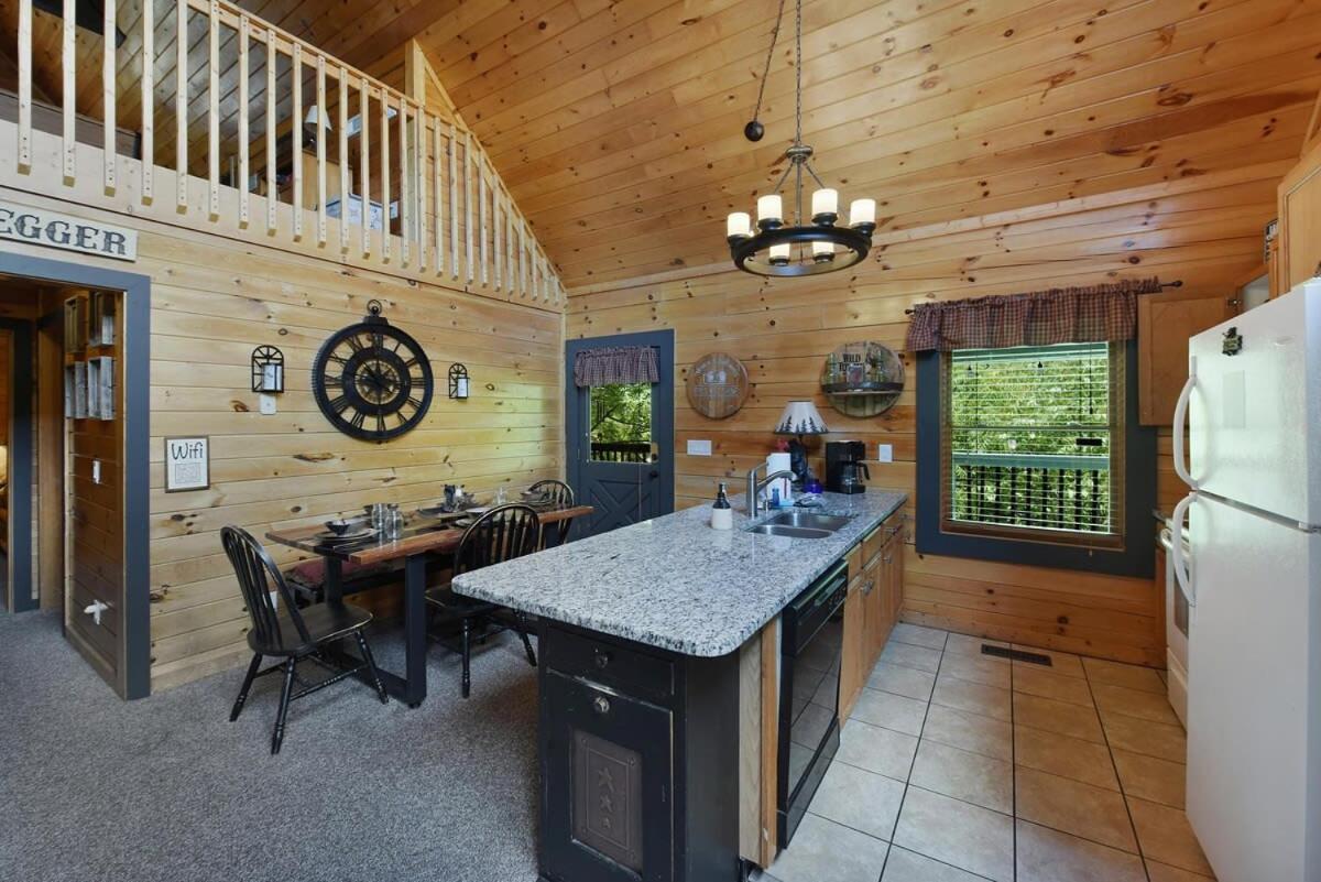 Ryes And Shine Bootlegger'S Cabin! Hot Tub* Pool* Arcade* Billiards *Ev * Pet Friendly Sevierville Bagian luar foto