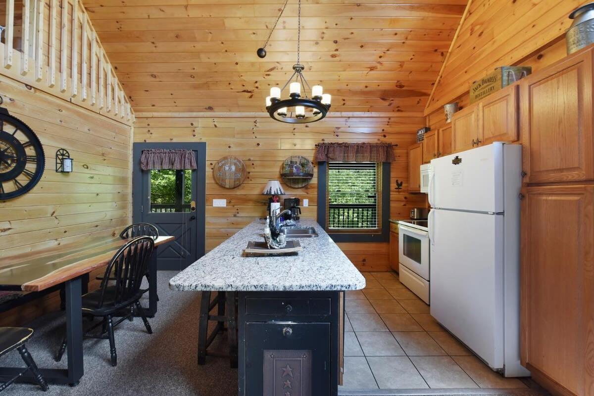 Ryes And Shine Bootlegger'S Cabin! Hot Tub* Pool* Arcade* Billiards *Ev * Pet Friendly Sevierville Bagian luar foto