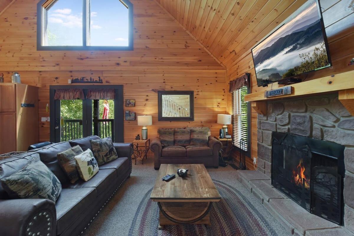 Ryes And Shine Bootlegger'S Cabin! Hot Tub* Pool* Arcade* Billiards *Ev * Pet Friendly Sevierville Bagian luar foto