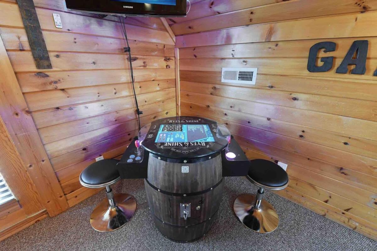 Ryes And Shine Bootlegger'S Cabin! Hot Tub* Pool* Arcade* Billiards *Ev * Pet Friendly Sevierville Bagian luar foto