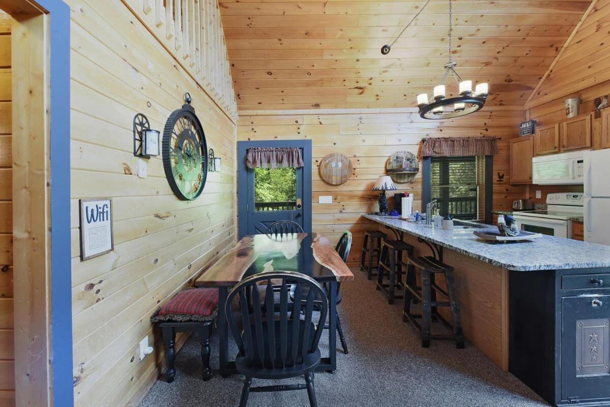 Ryes And Shine Bootlegger'S Cabin! Hot Tub* Pool* Arcade* Billiards *Ev * Pet Friendly Sevierville Bagian luar foto